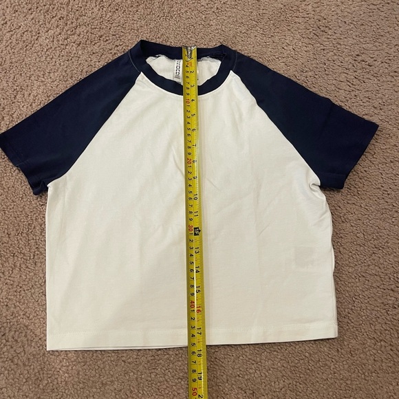 H&M DIVIDED (Junior) Basic CrewNeck Crop Top Tee - Picture 6 of 9